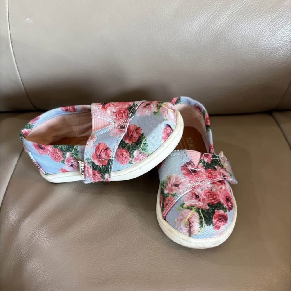 2 Pairs of Toms 🤩